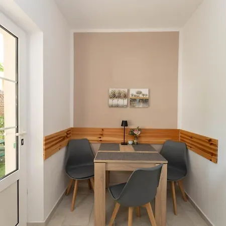 Milka Apartment Povljana