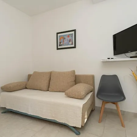 Apartment Milka Povljana