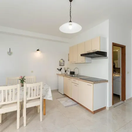 Milka Apartment Povljana