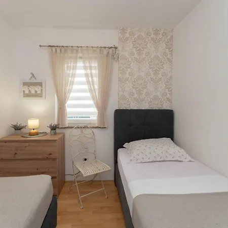 Appartement Milka Povljana